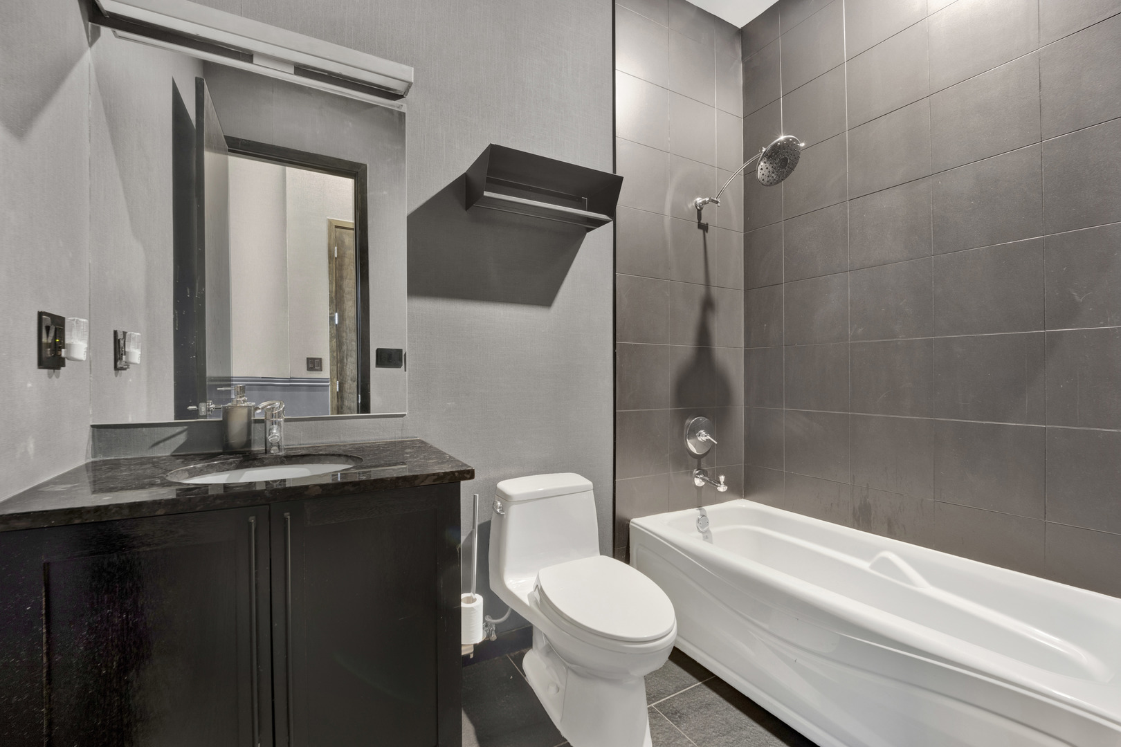 1725 W Division Street Unit: 201