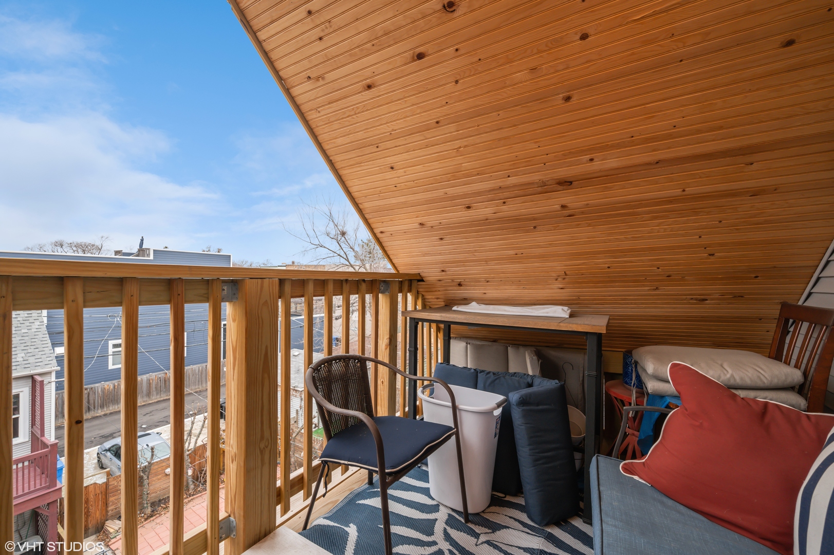 3236 N Leavitt Street Unit: 2