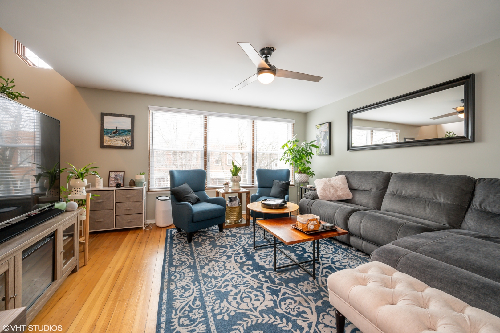 3236 N Leavitt Street Unit: 2