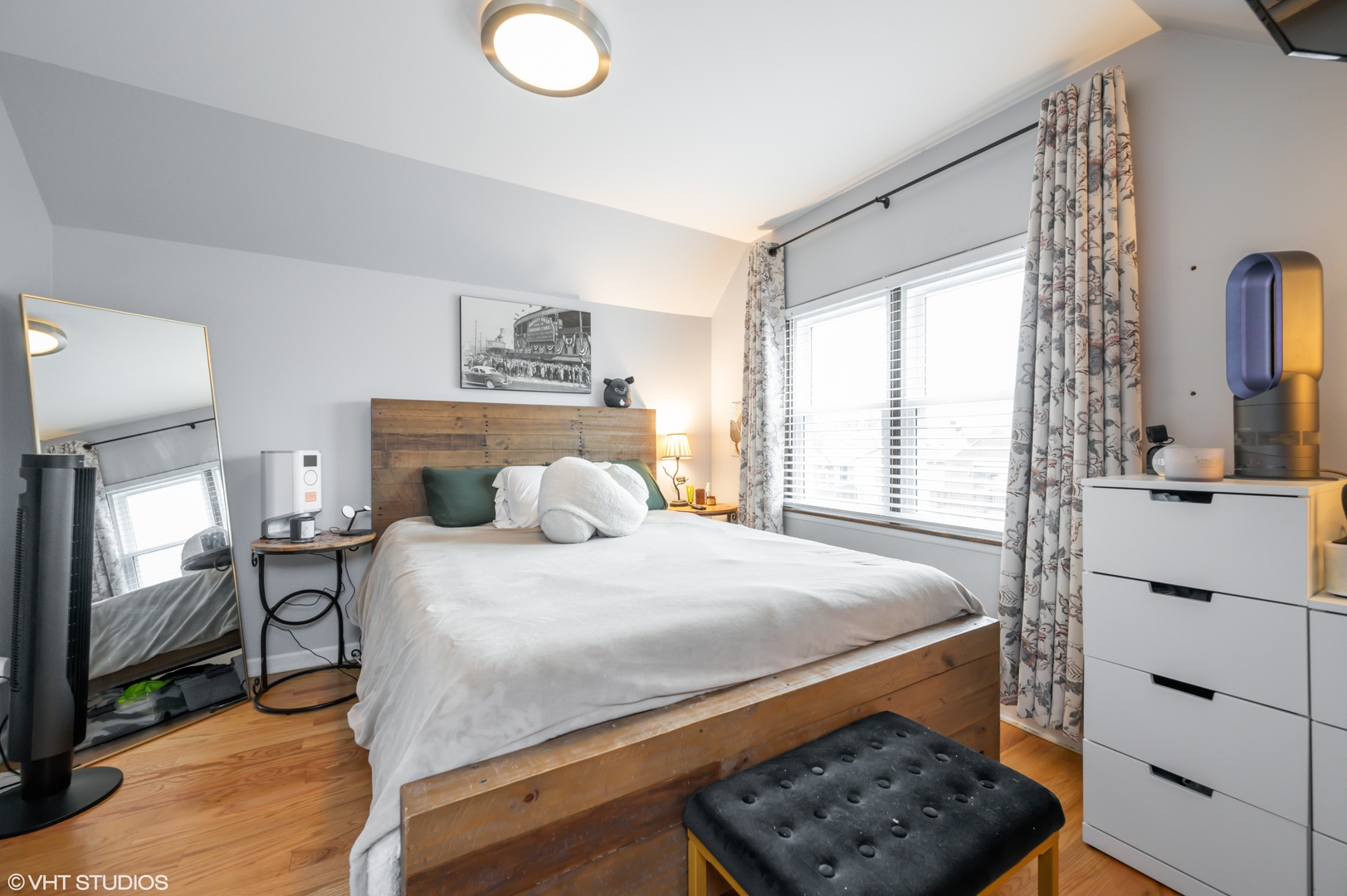 3236 N Leavitt Street Unit: 2