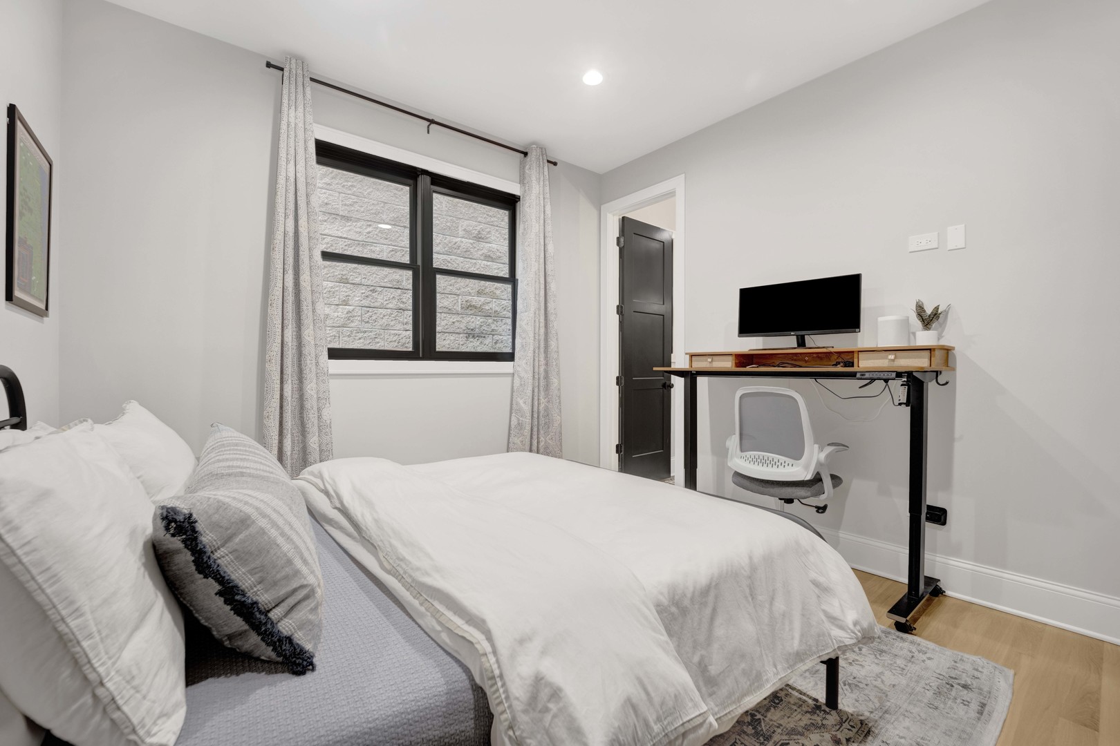 2254 W ROSCOE Street Unit: 2