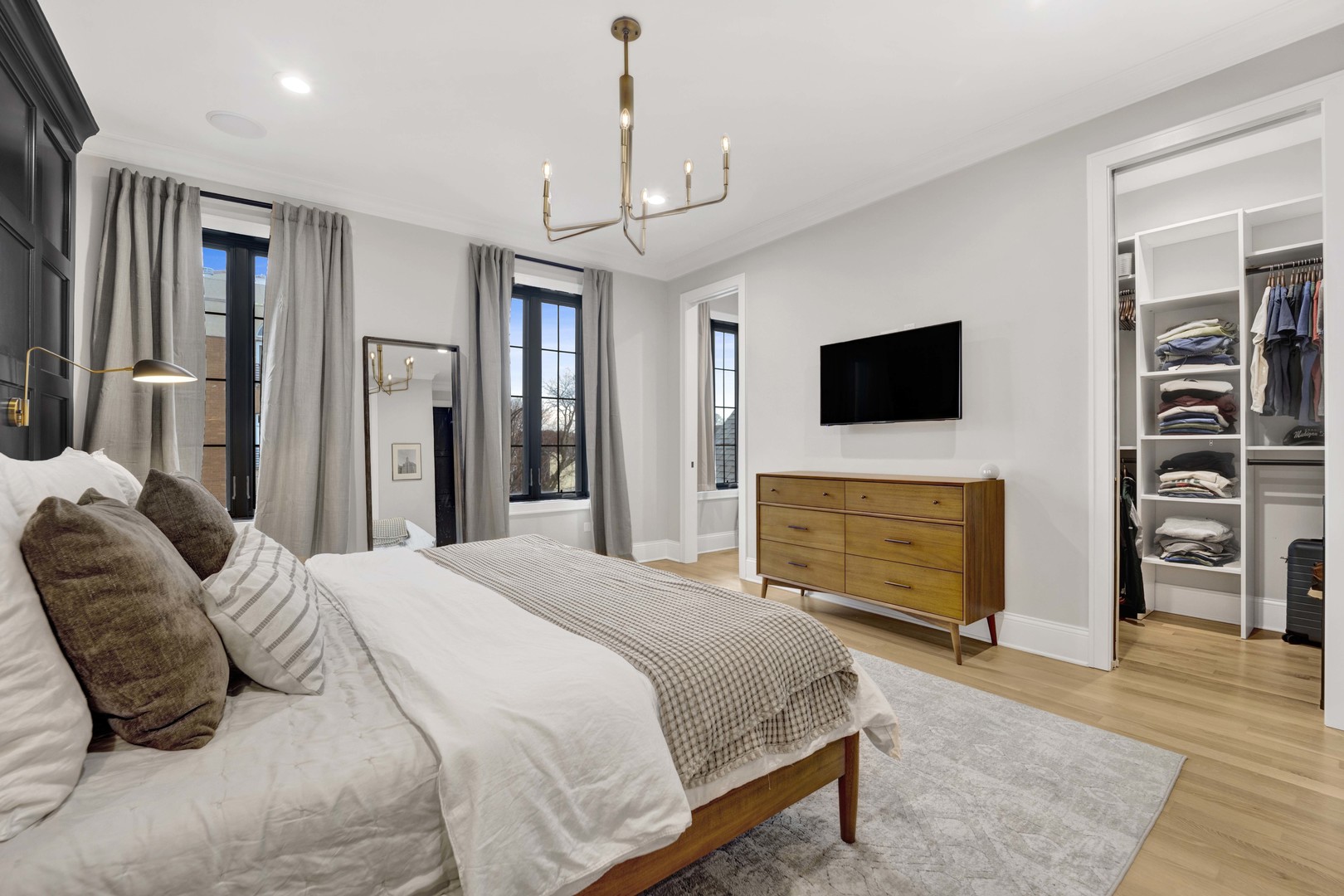 2254 W ROSCOE Street Unit: 2