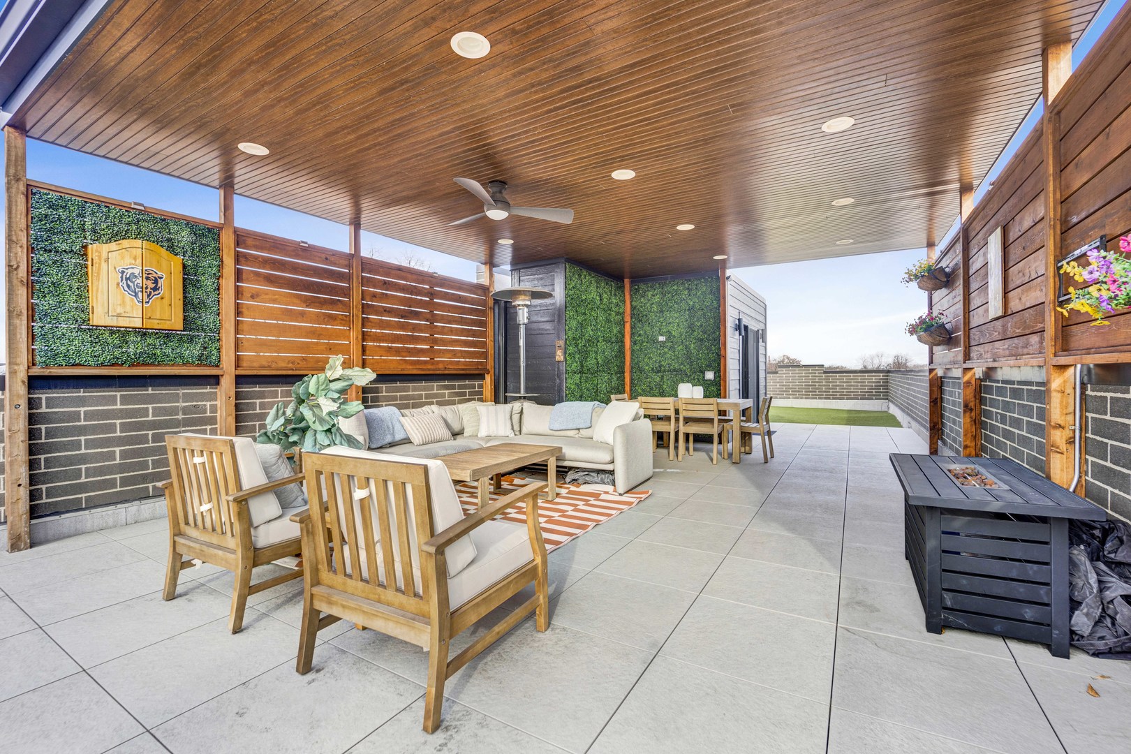 2254 W ROSCOE Street Unit: 2