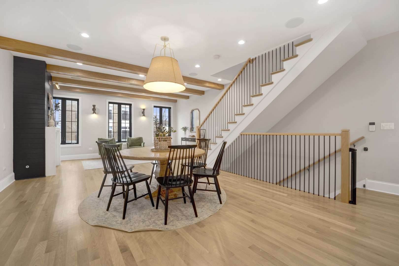 2254 W ROSCOE Street Unit: 2