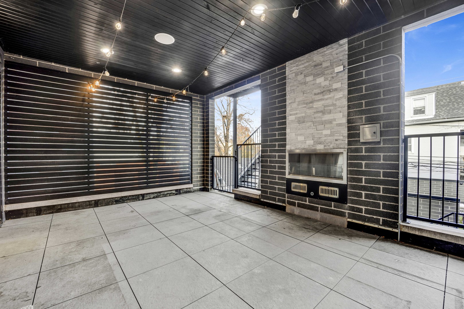2254 W ROSCOE Street Unit: 2