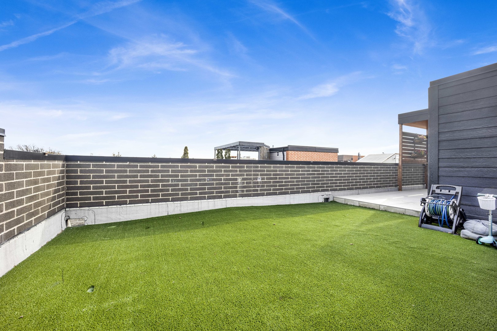 2254 W ROSCOE Street Unit: 2