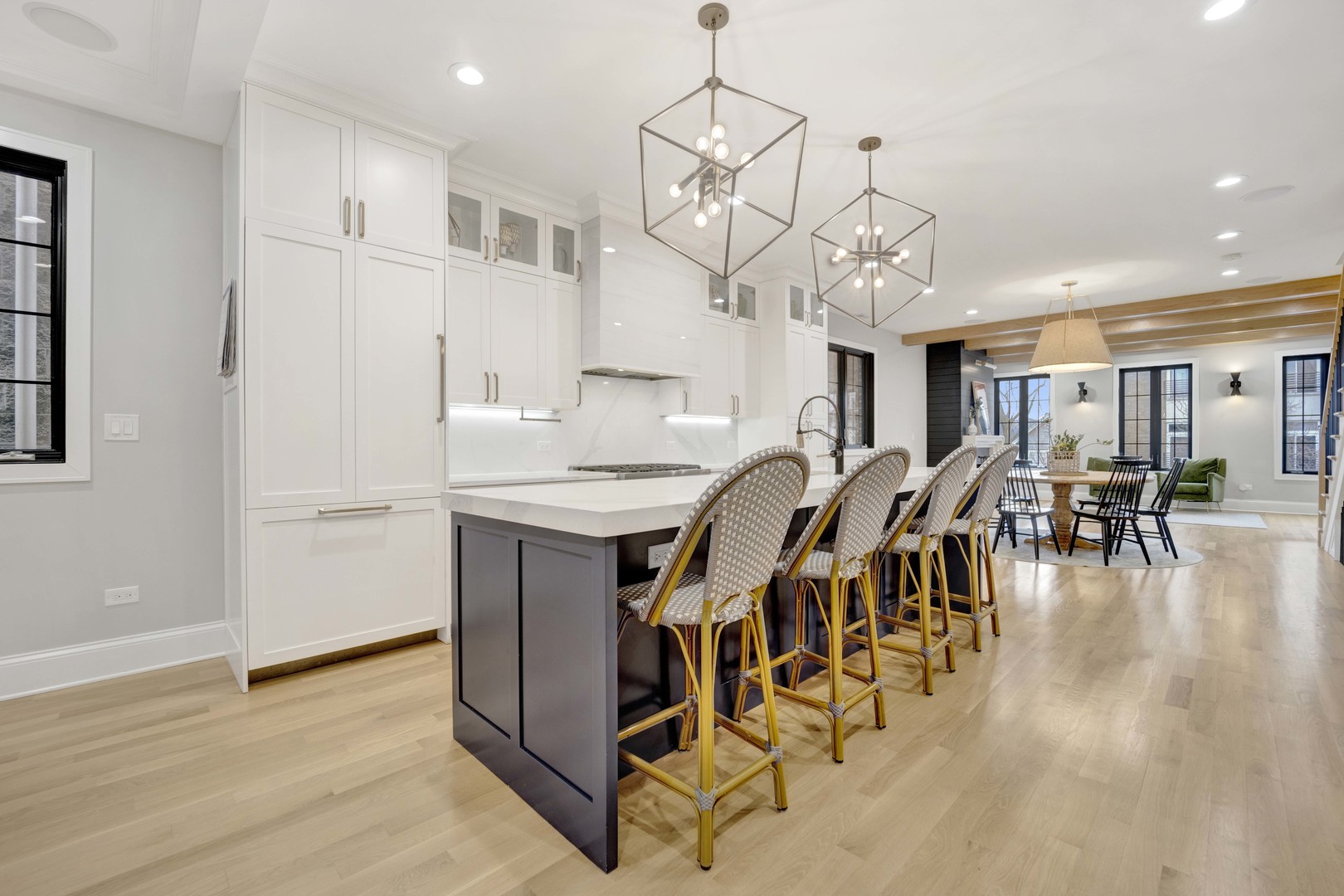 2254 W ROSCOE Street Unit: 2