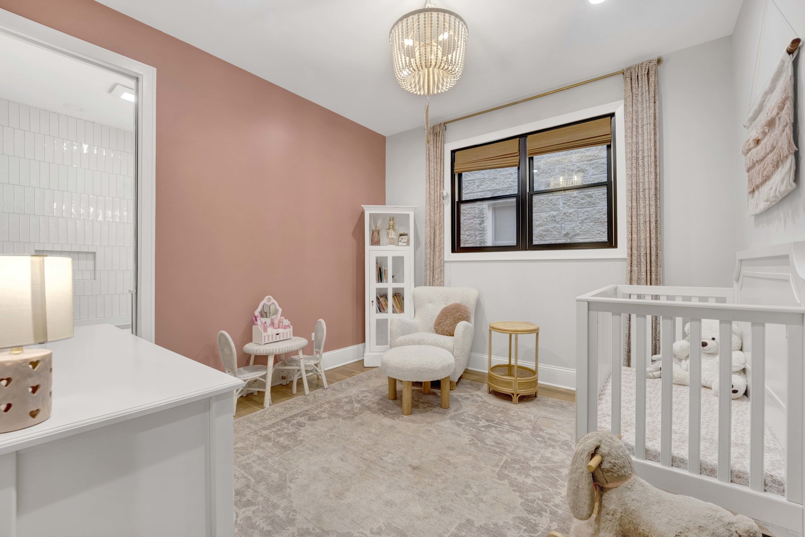 2254 W ROSCOE Street Unit: 2