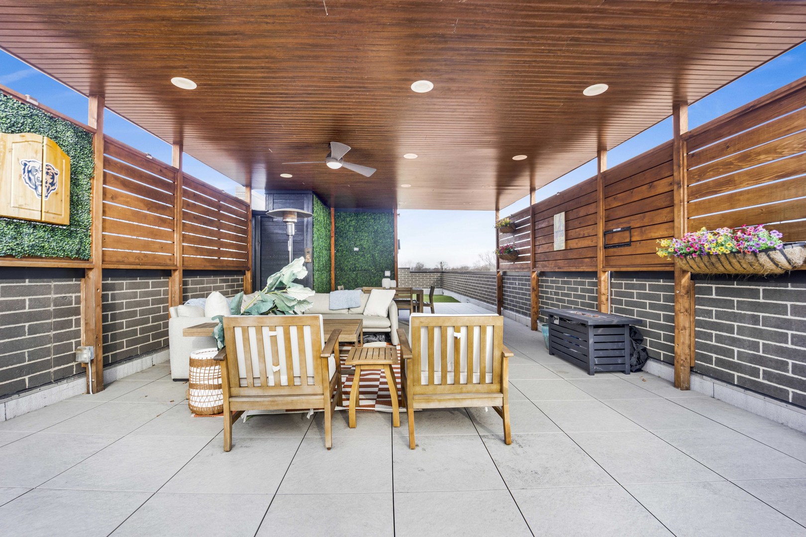 2254 W ROSCOE Street Unit: 2