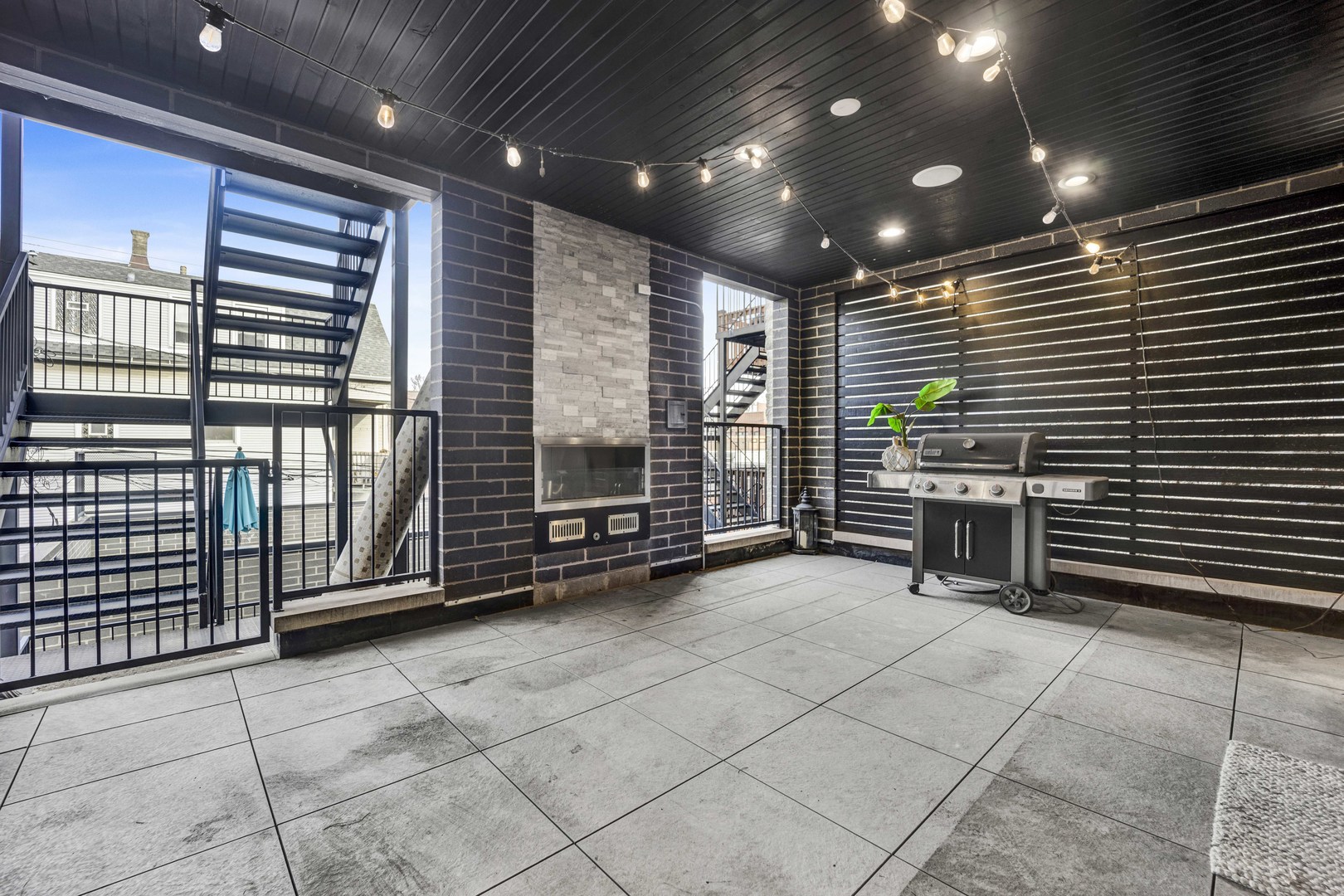 2254 W ROSCOE Street Unit: 2