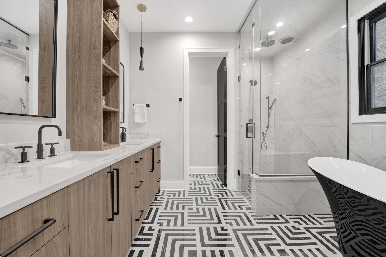 2254 W ROSCOE Street Unit: 2