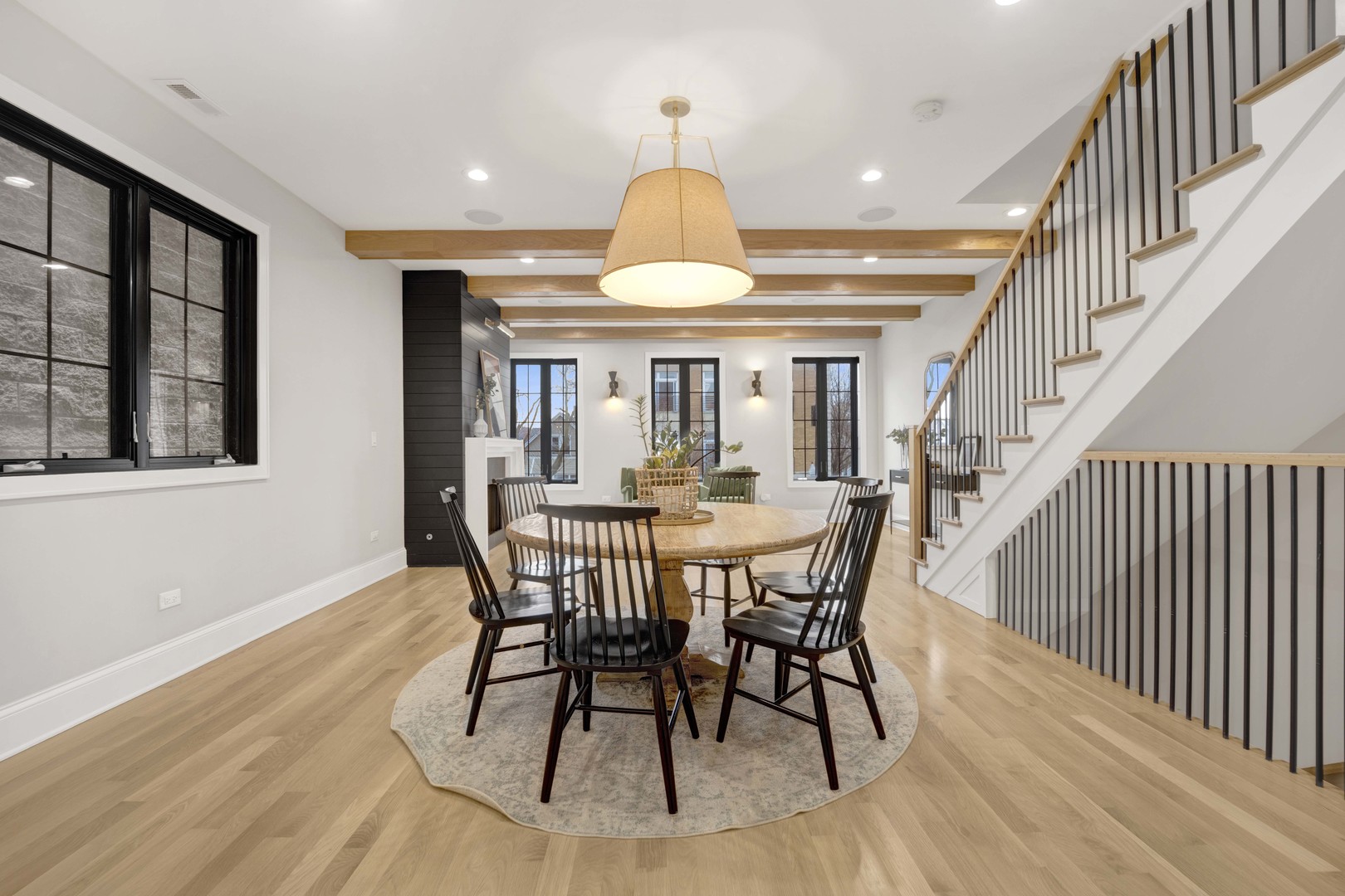 2254 W ROSCOE Street Unit: 2