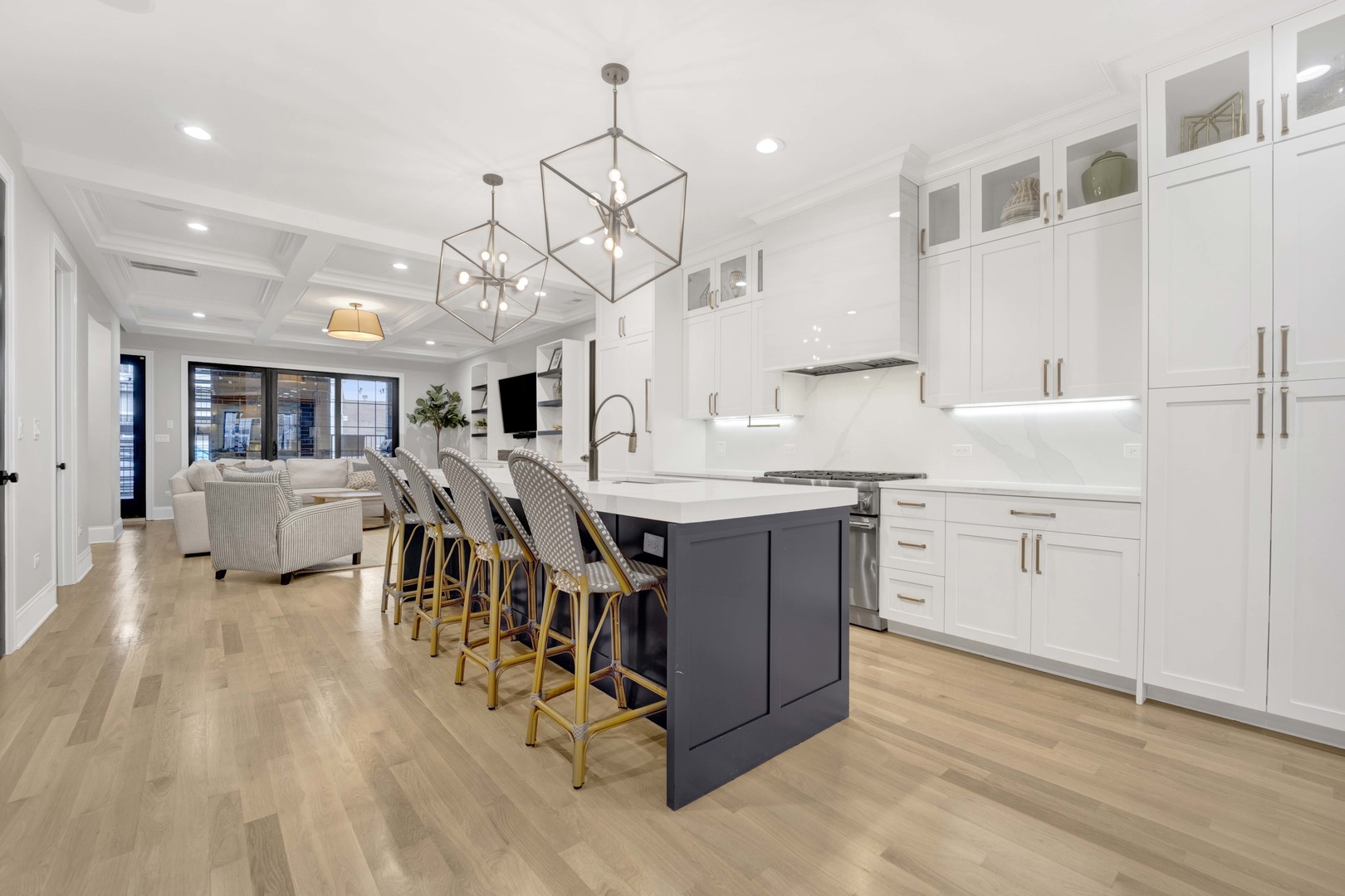 2254 W ROSCOE Street Unit: 2