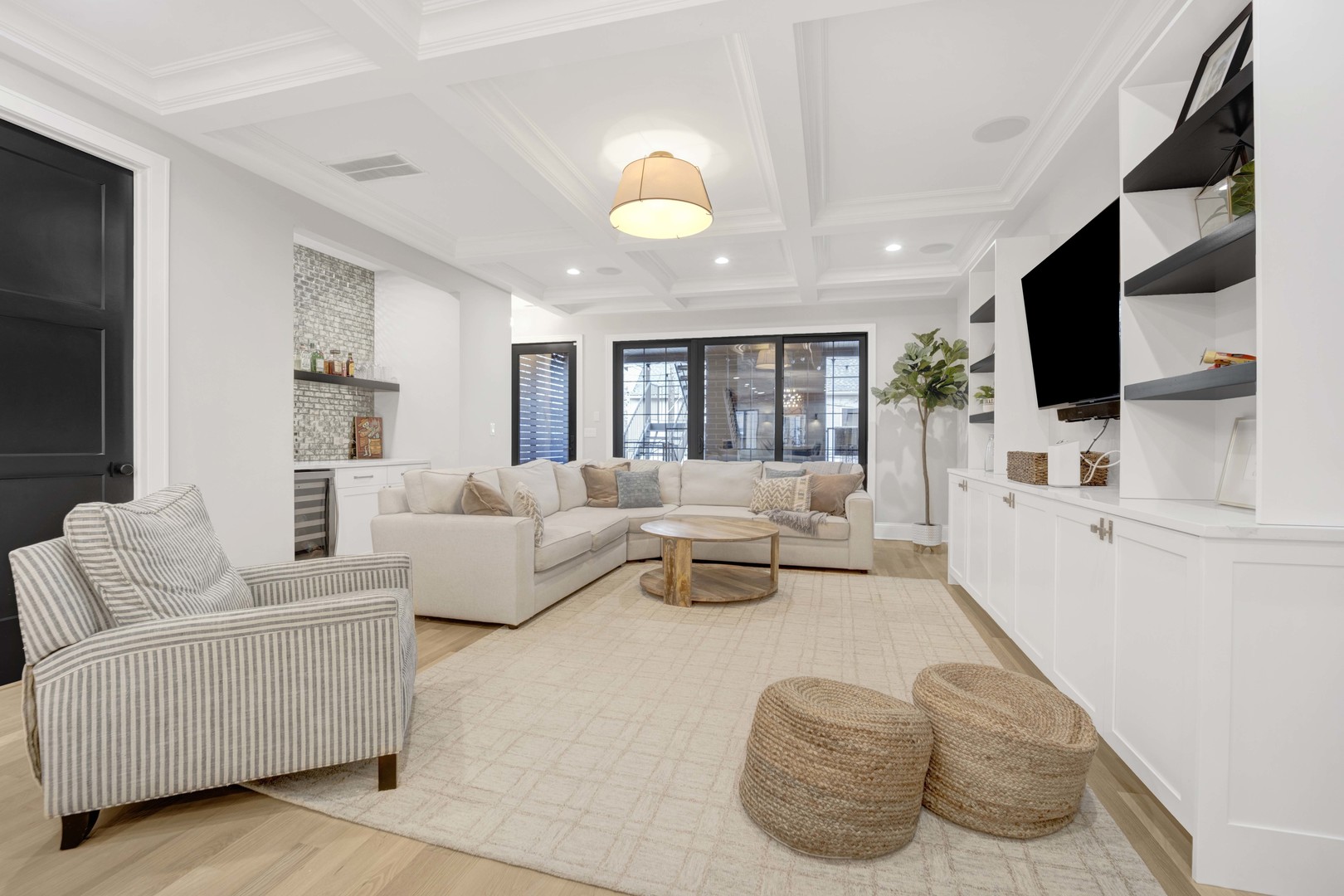 2254 W ROSCOE Street Unit: 2