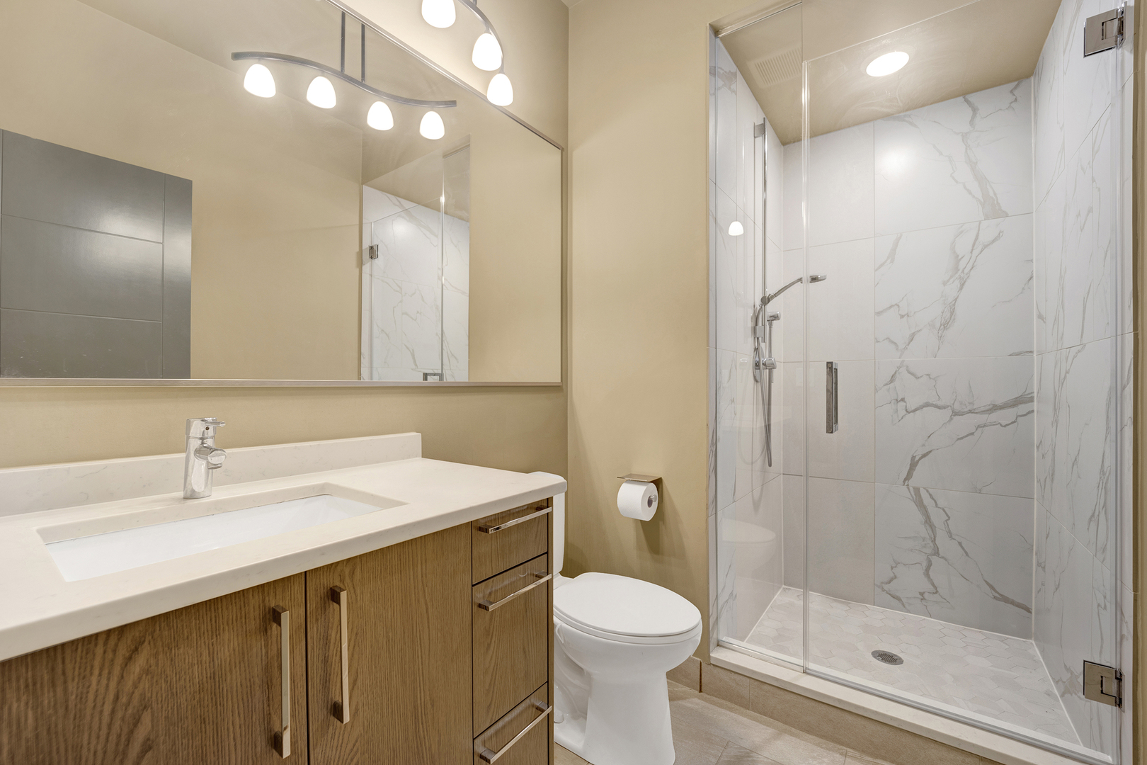 4956 N Western Avenue Unit: 2N