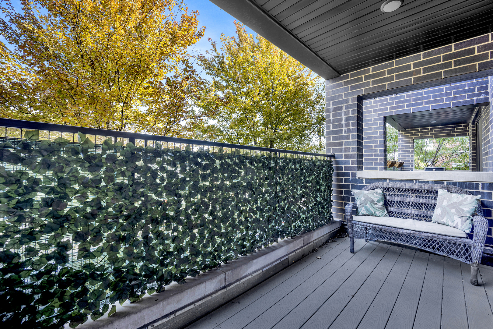 4956 N Western Avenue Unit: 2N