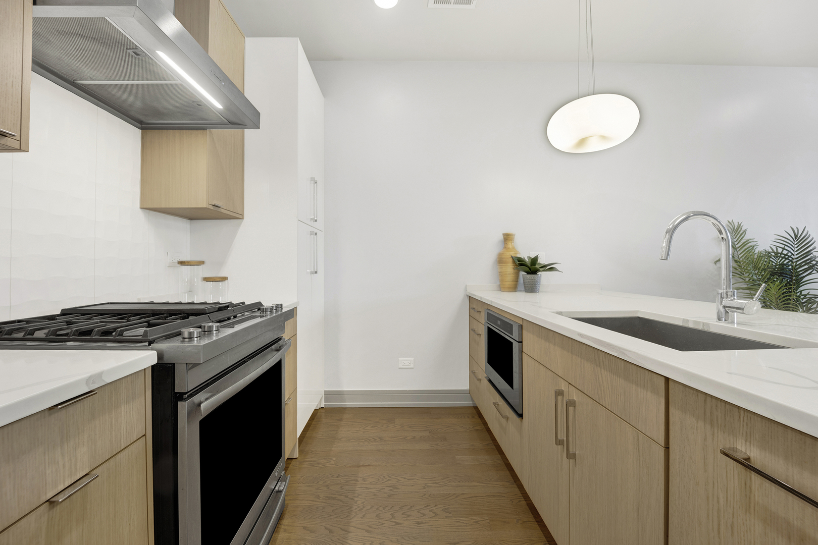 4956 N Western Avenue Unit: 2N