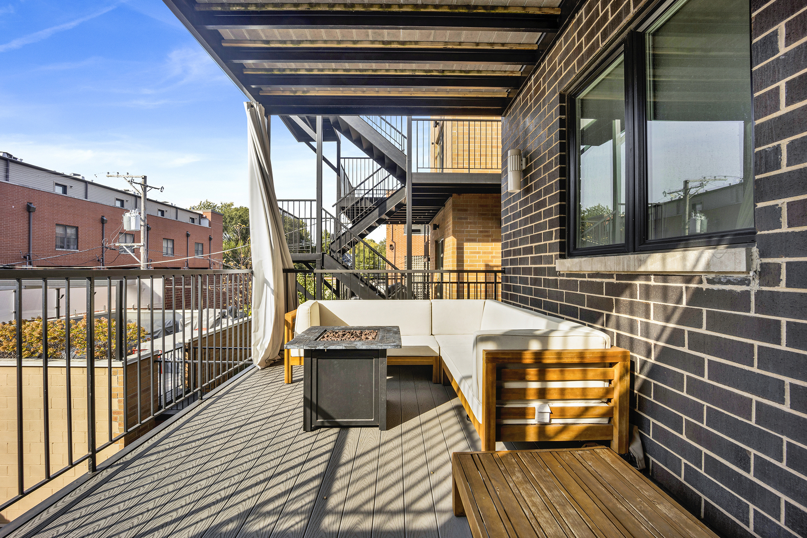 4956 N Western Avenue Unit: 2N