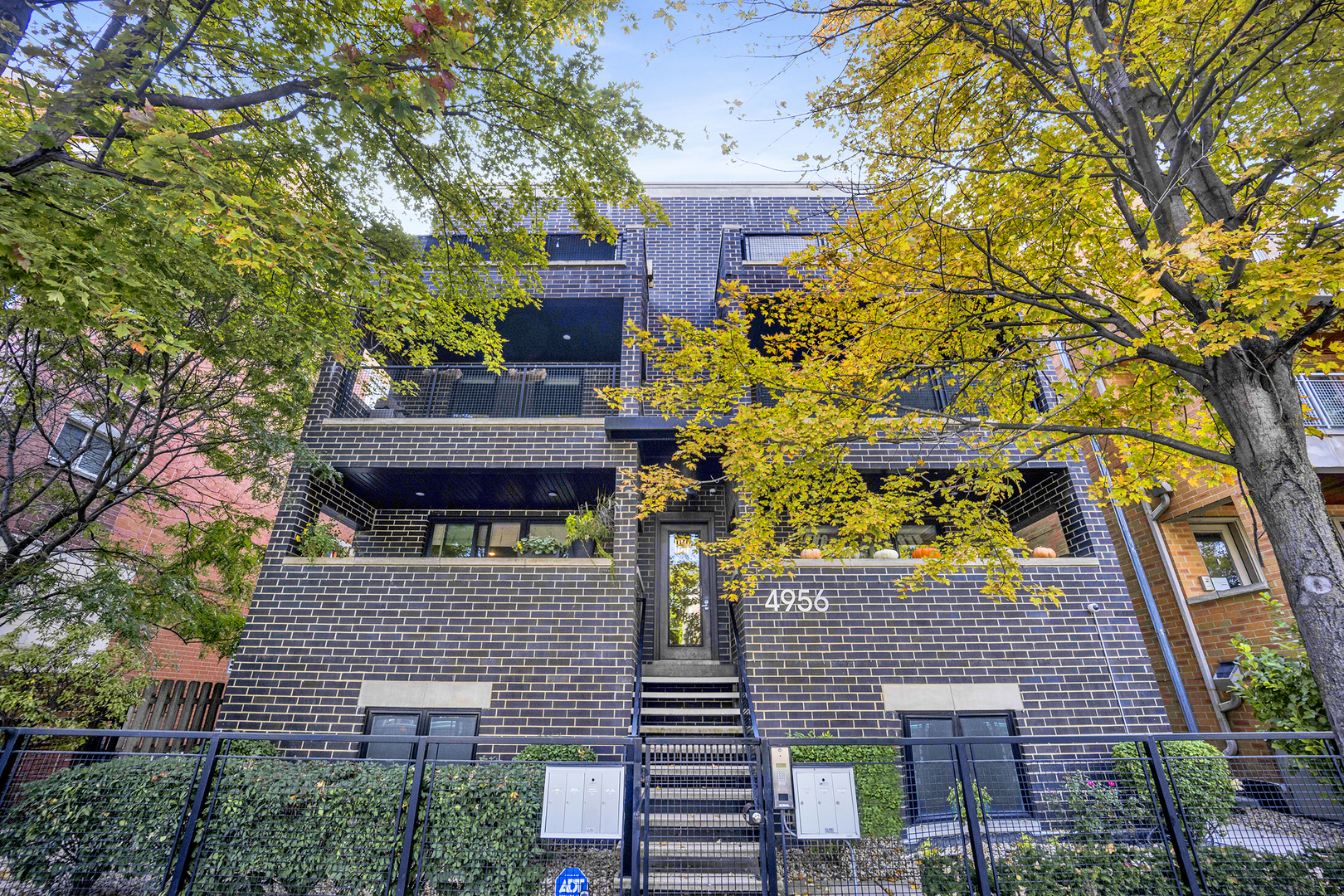 4956 N Western Avenue Unit: 2N