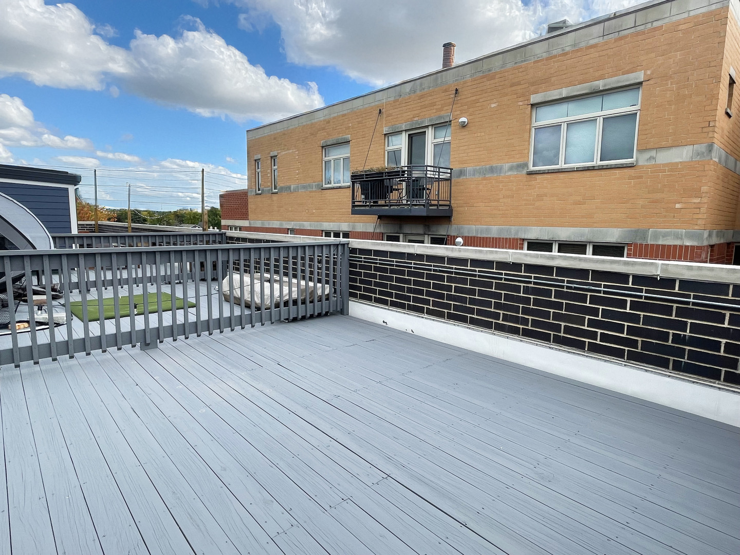 4956 N Western Avenue Unit: 2N
