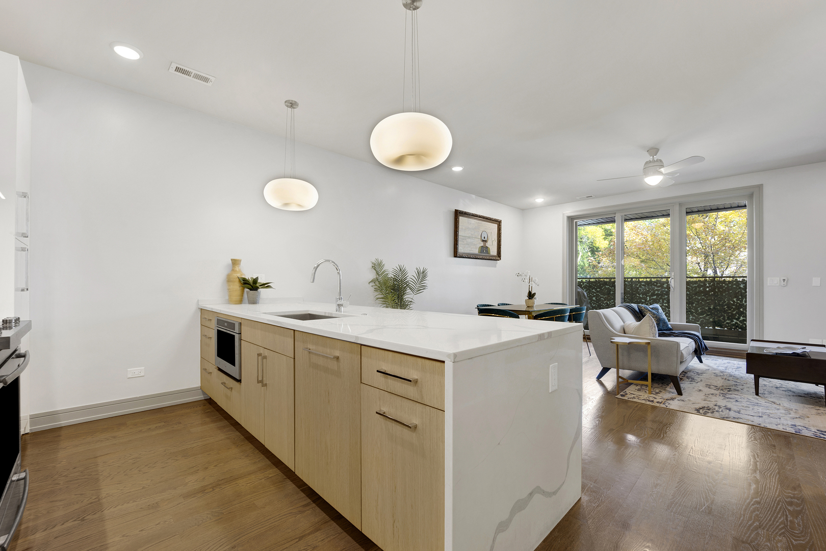 4956 N Western Avenue Unit: 2N