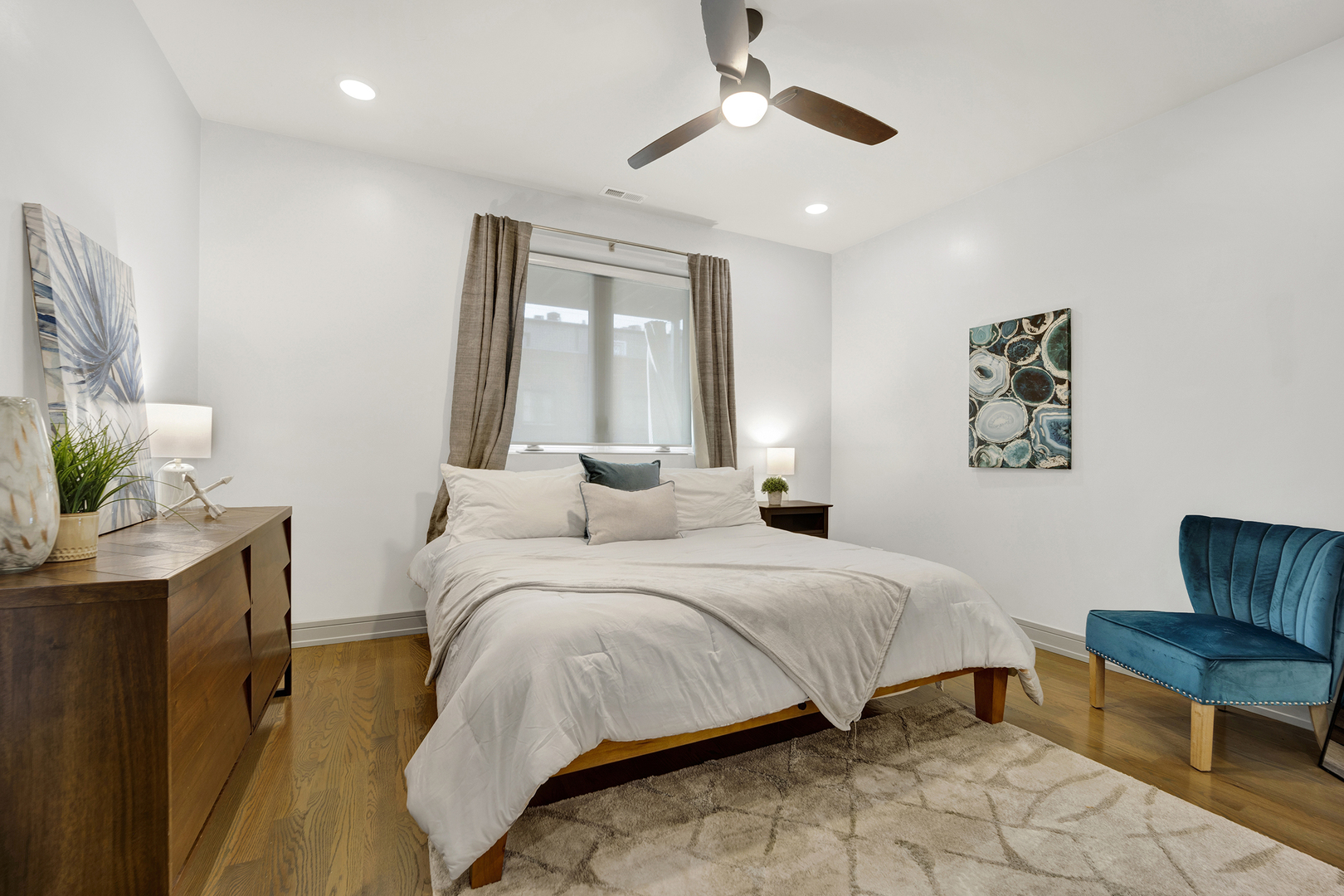 4956 N Western Avenue Unit: 2N