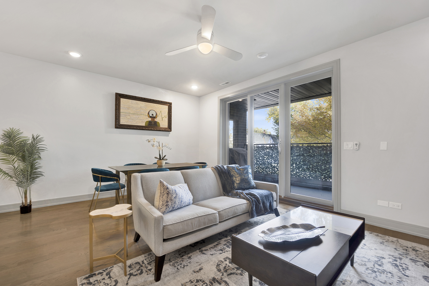 4956 N Western Avenue Unit: 2N
