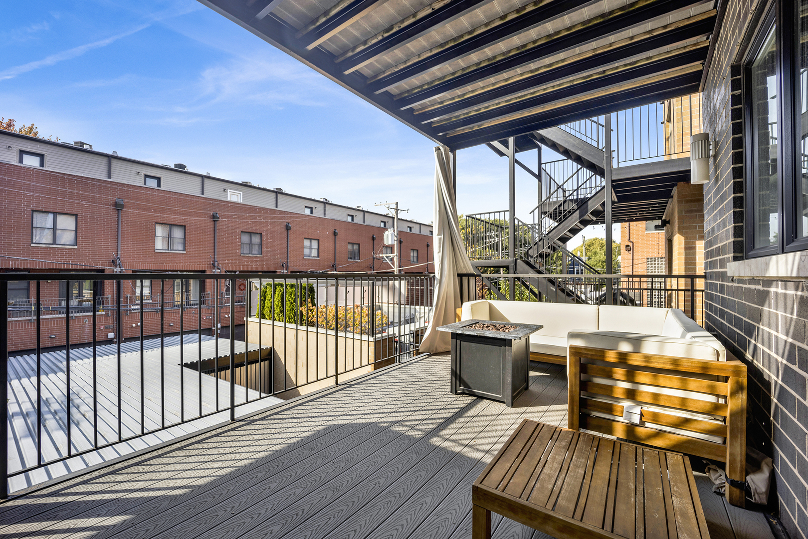 4956 N Western Avenue Unit: 2N