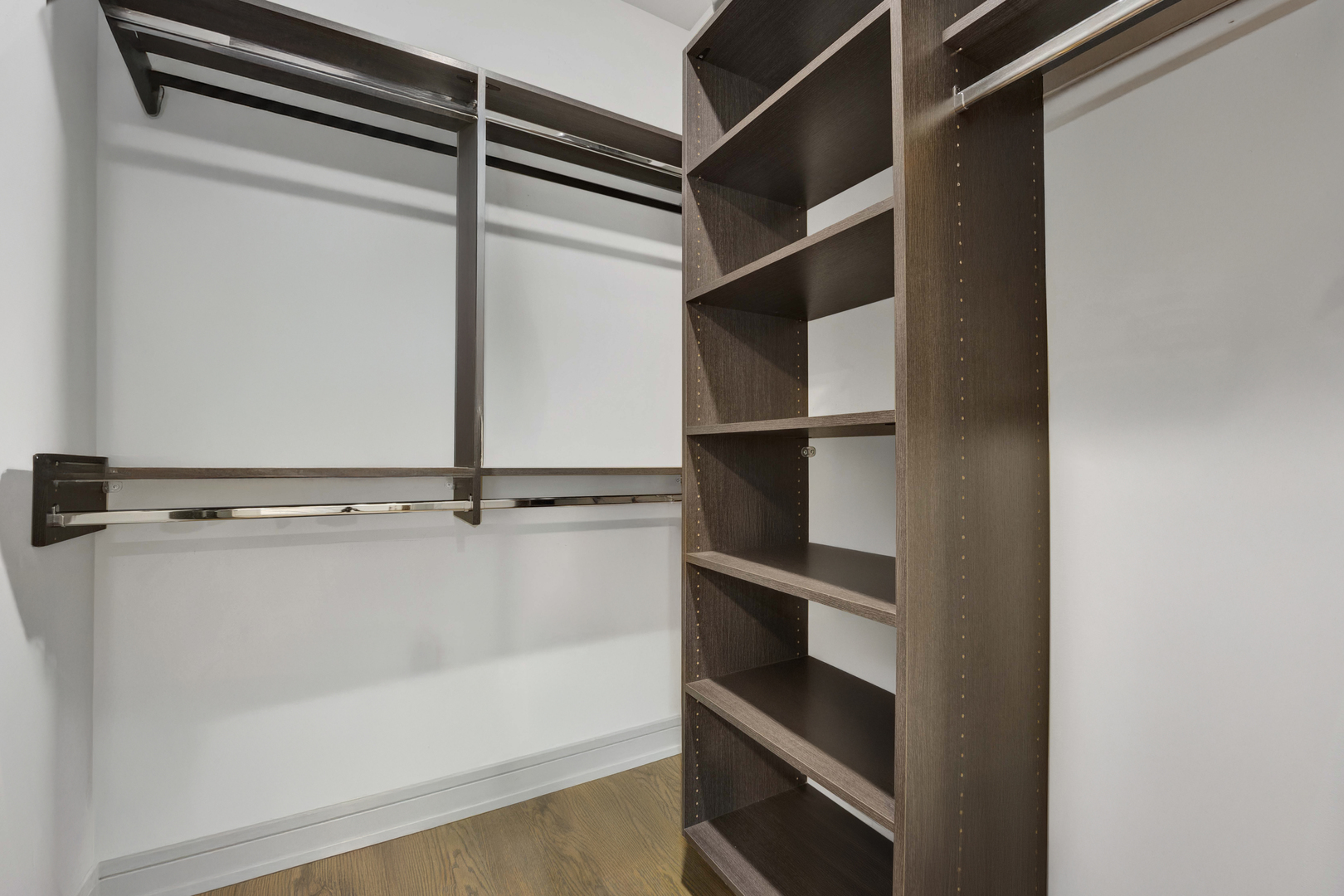 4956 N Western Avenue Unit: 2N