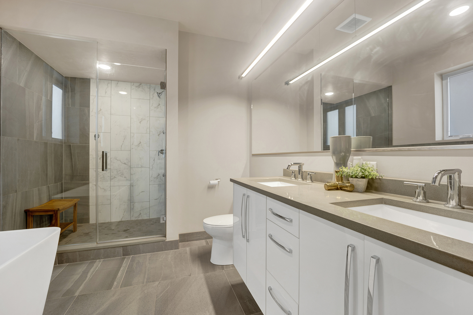 4956 N Western Avenue Unit: 2N