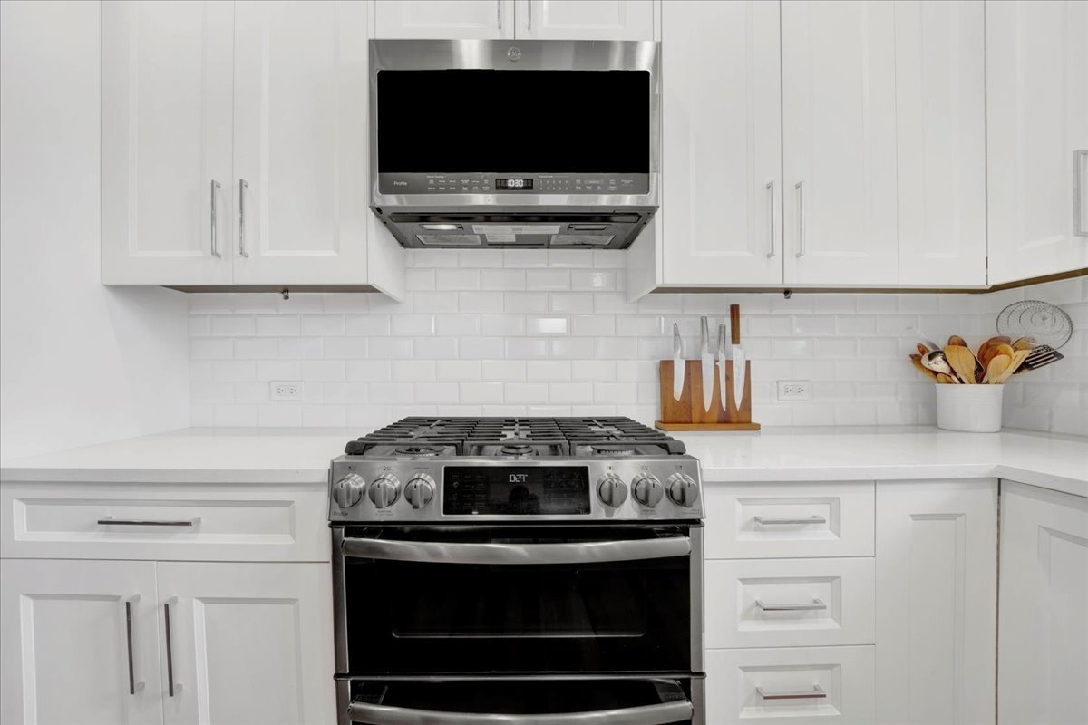 1600 N MARSHFIELD Avenue Unit: 306
