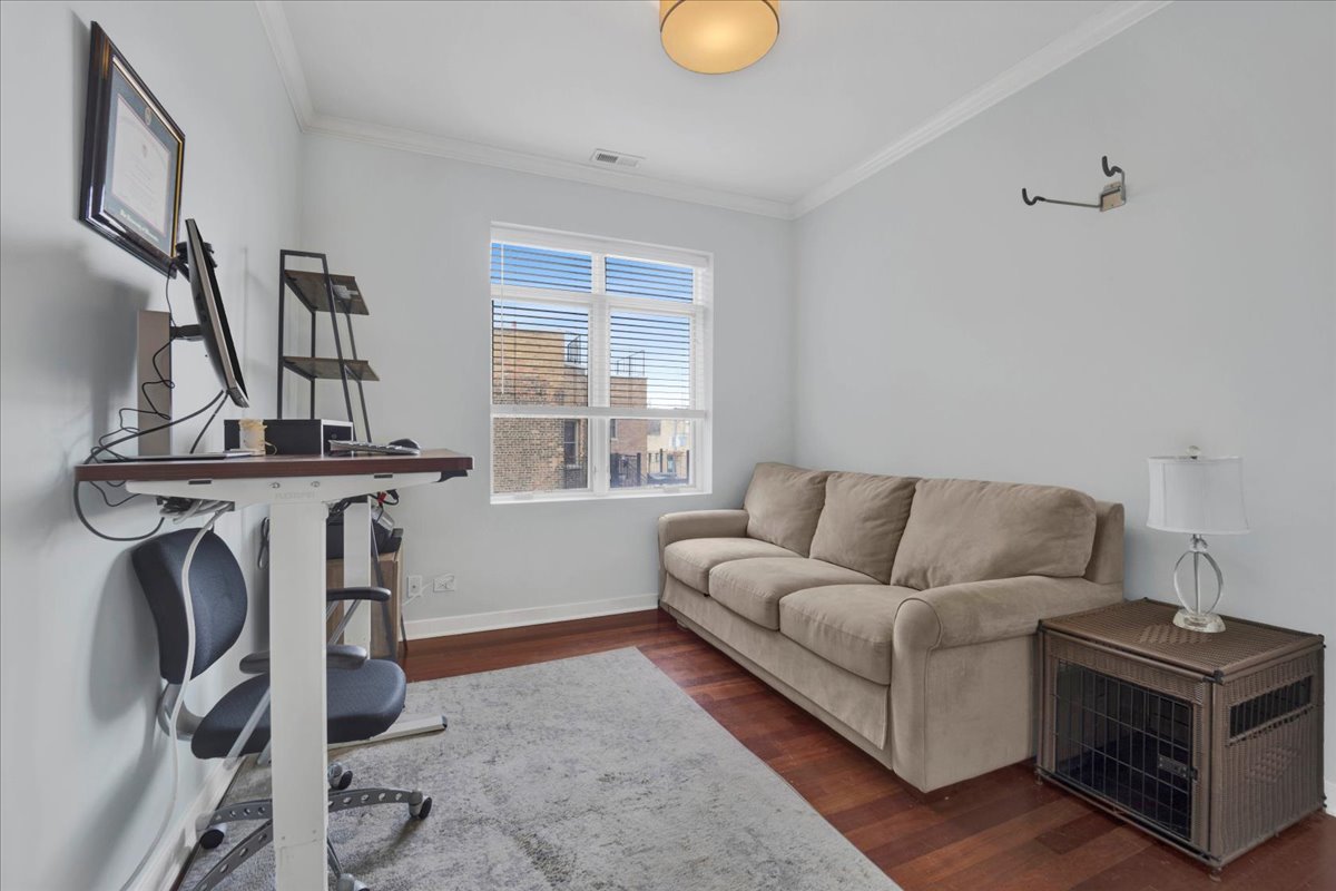 1600 N MARSHFIELD Avenue Unit: 306
