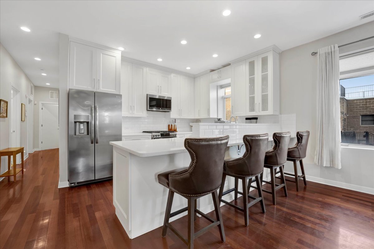 1600 N MARSHFIELD Avenue Unit: 306