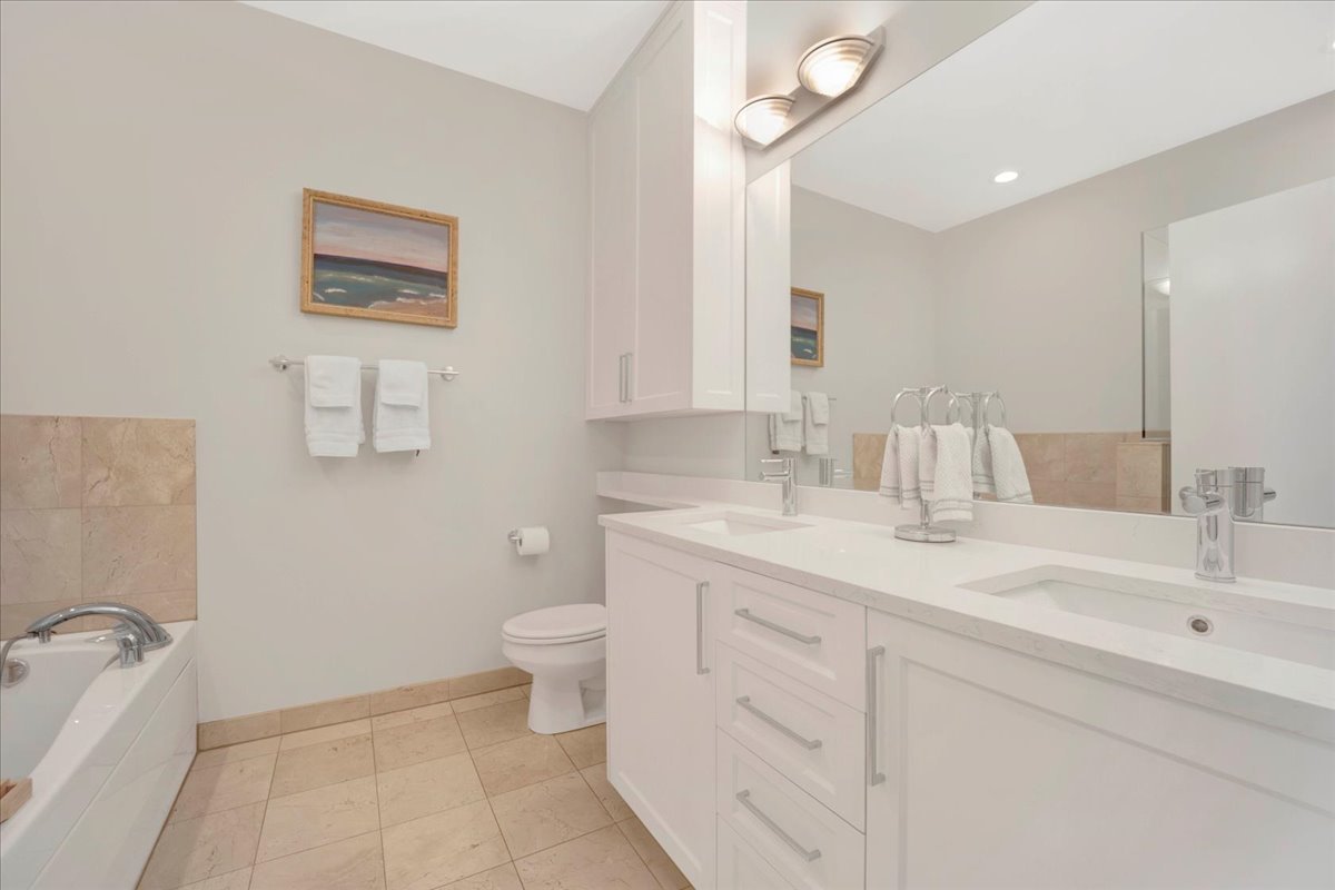 1600 N MARSHFIELD Avenue Unit: 306