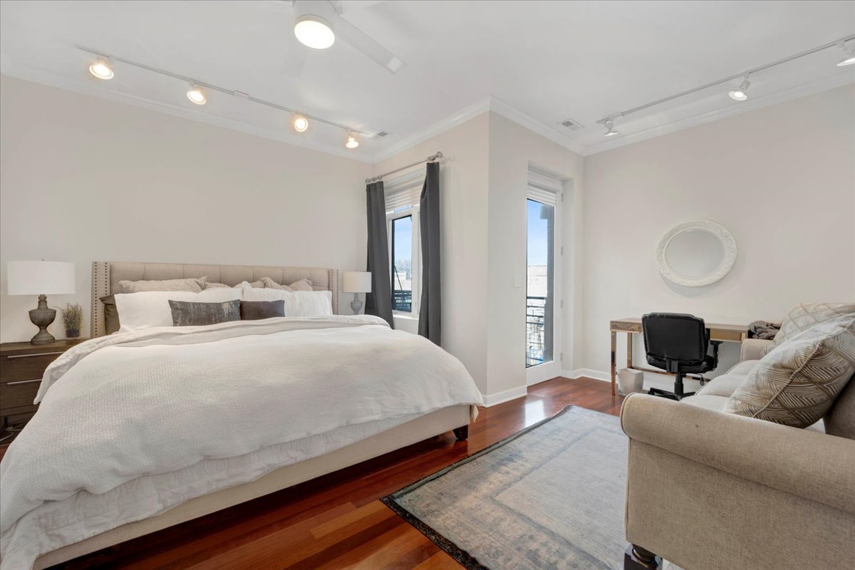 1600 N MARSHFIELD Avenue Unit: 306