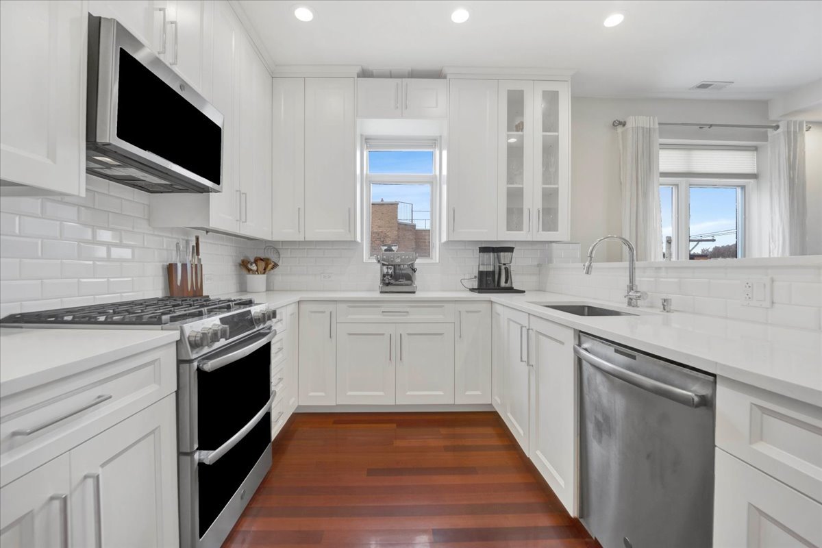 1600 N MARSHFIELD Avenue Unit: 306