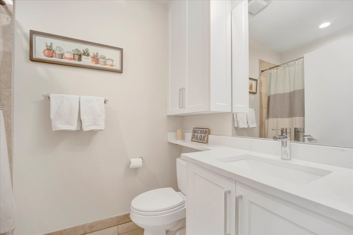 1600 N MARSHFIELD Avenue Unit: 306