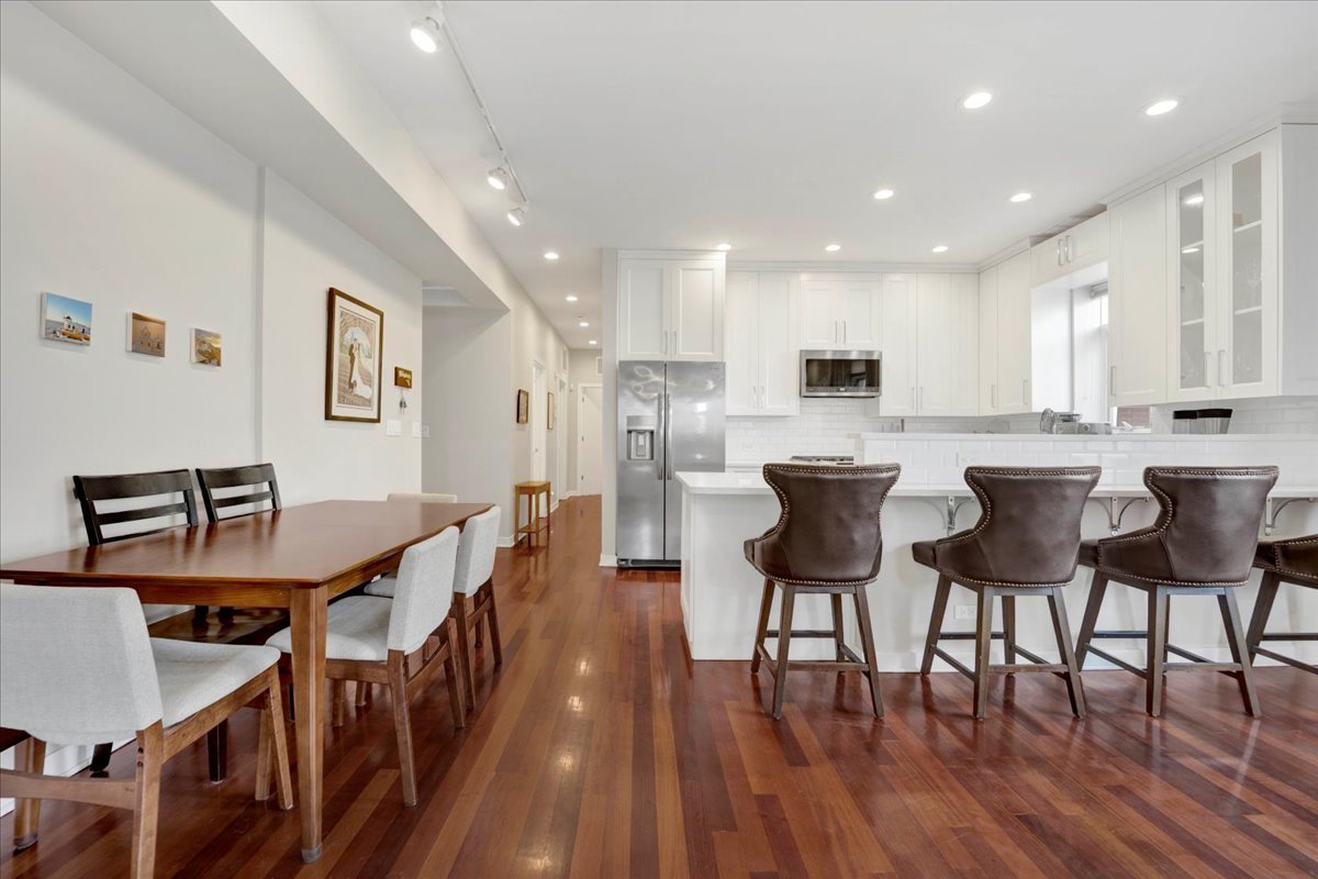1600 N MARSHFIELD Avenue Unit: 306