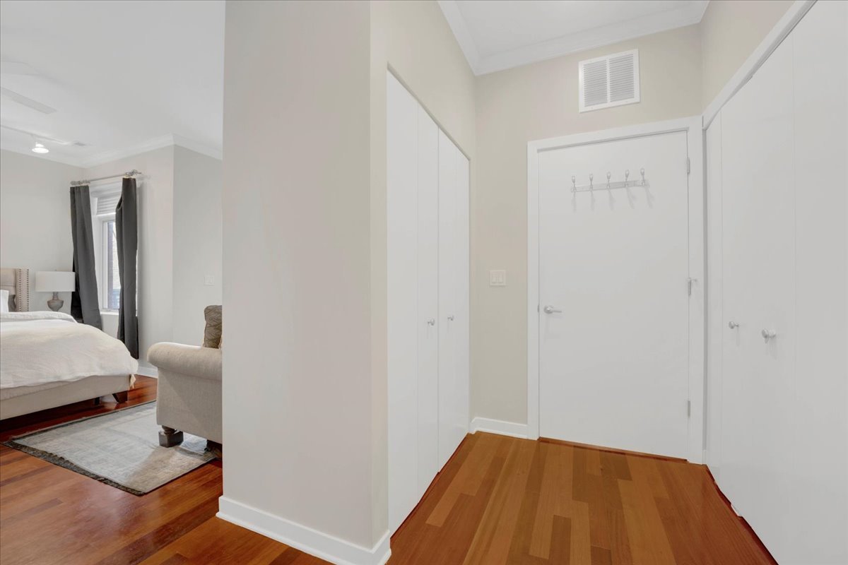 1600 N MARSHFIELD Avenue Unit: 306
