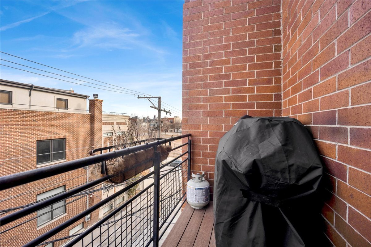 1600 N MARSHFIELD Avenue Unit: 306