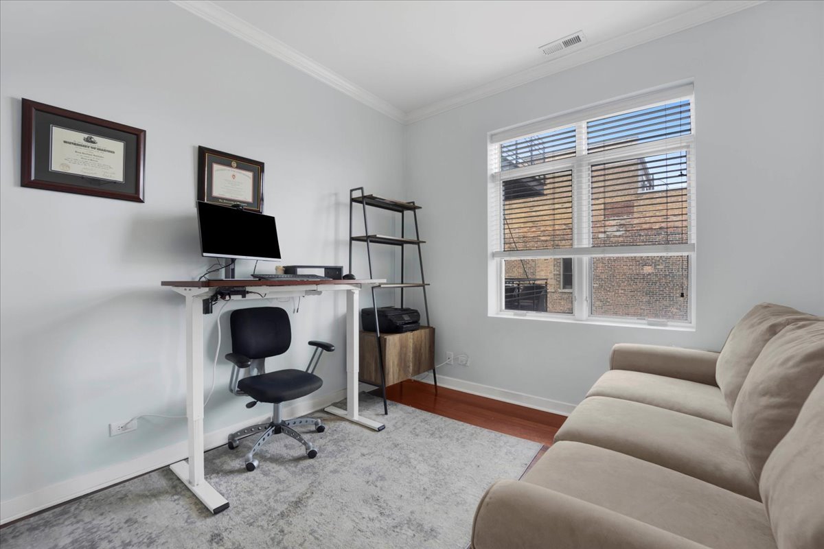 1600 N MARSHFIELD Avenue Unit: 306
