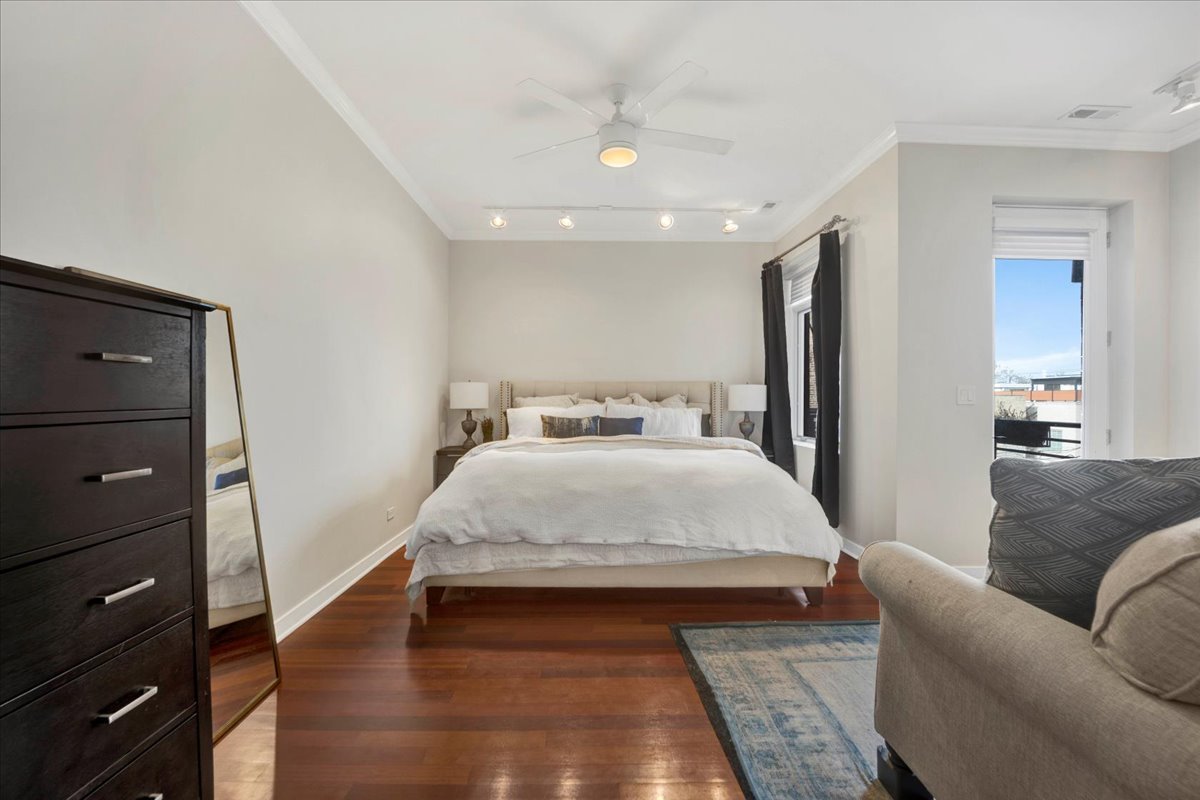 1600 N MARSHFIELD Avenue Unit: 306