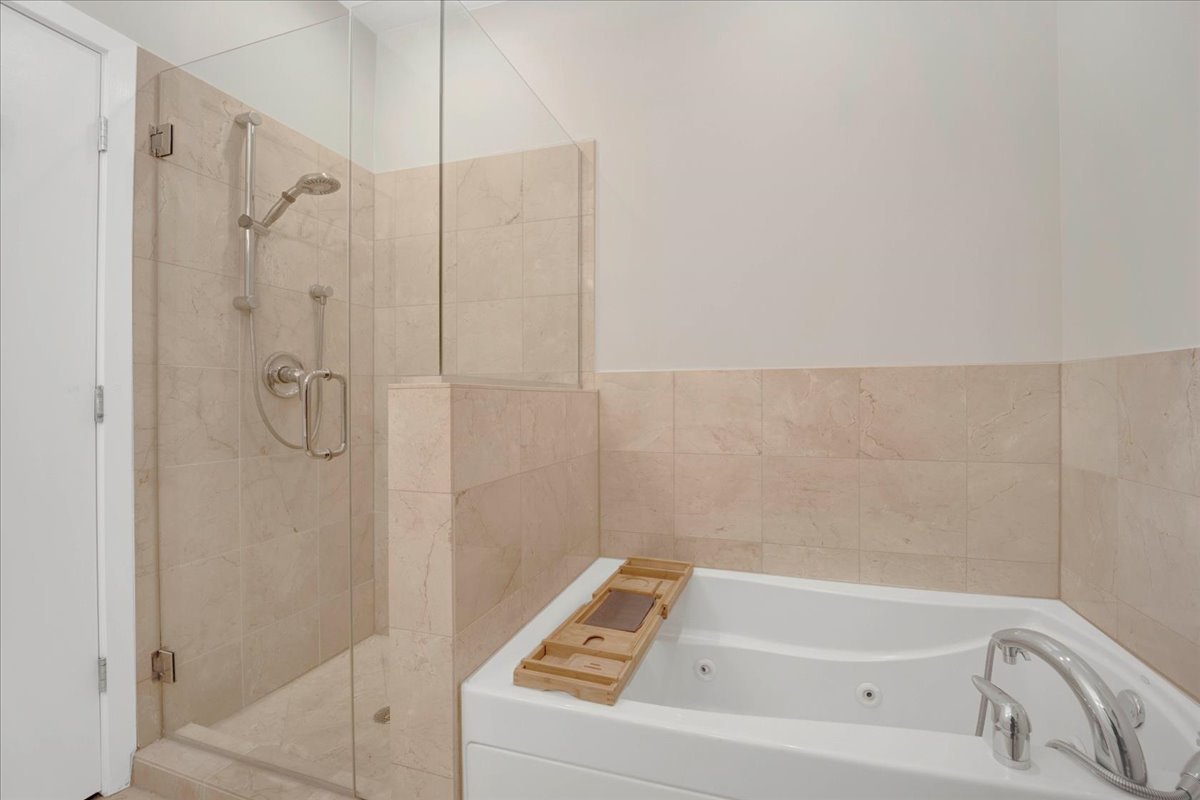 1600 N MARSHFIELD Avenue Unit: 306