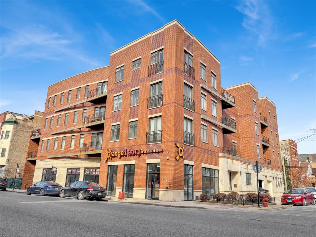 1600 N MARSHFIELD Avenue Unit: 306