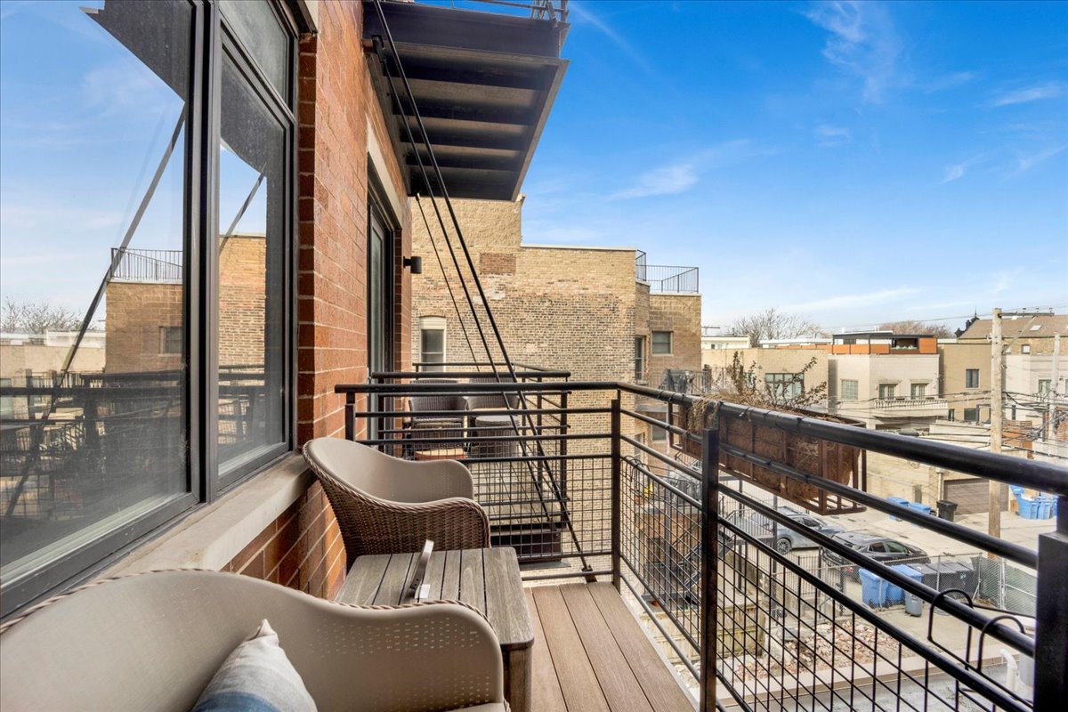 1600 N MARSHFIELD Avenue Unit: 306