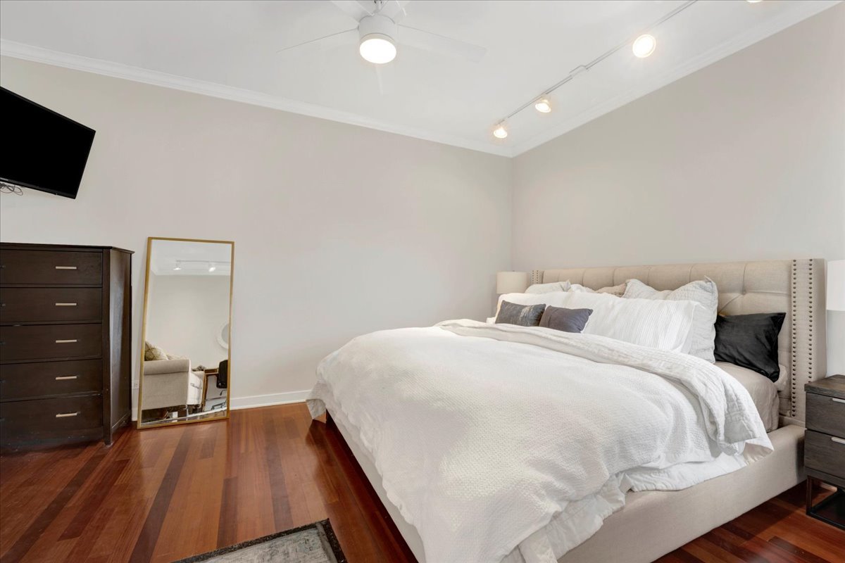 1600 N MARSHFIELD Avenue Unit: 306