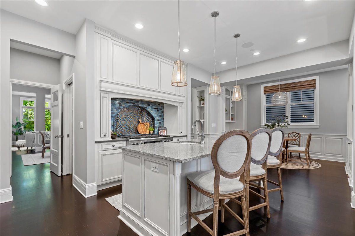 3424 N Greenview Avenue