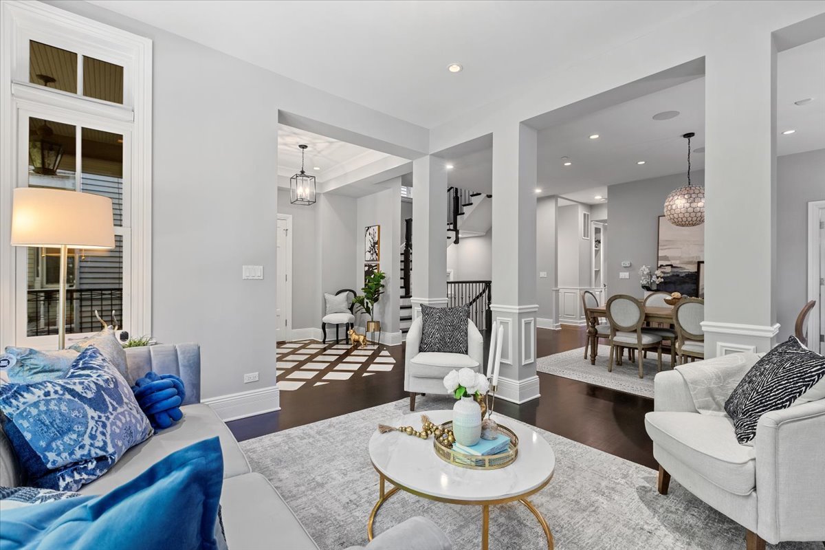 3424 N Greenview Avenue