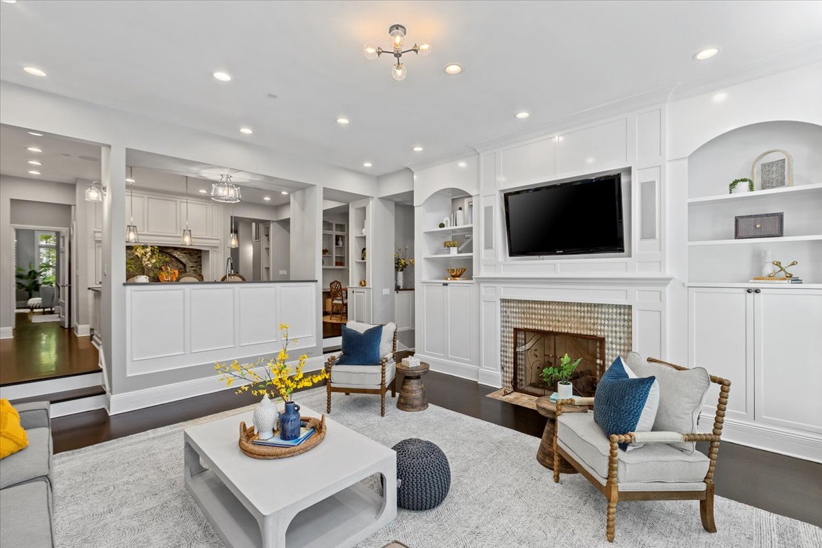 3424 N Greenview Avenue