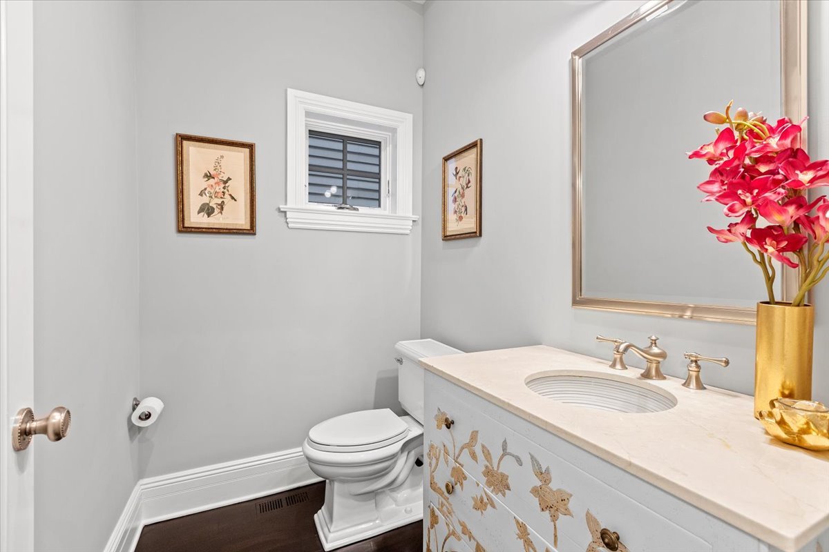 3424 N Greenview Avenue